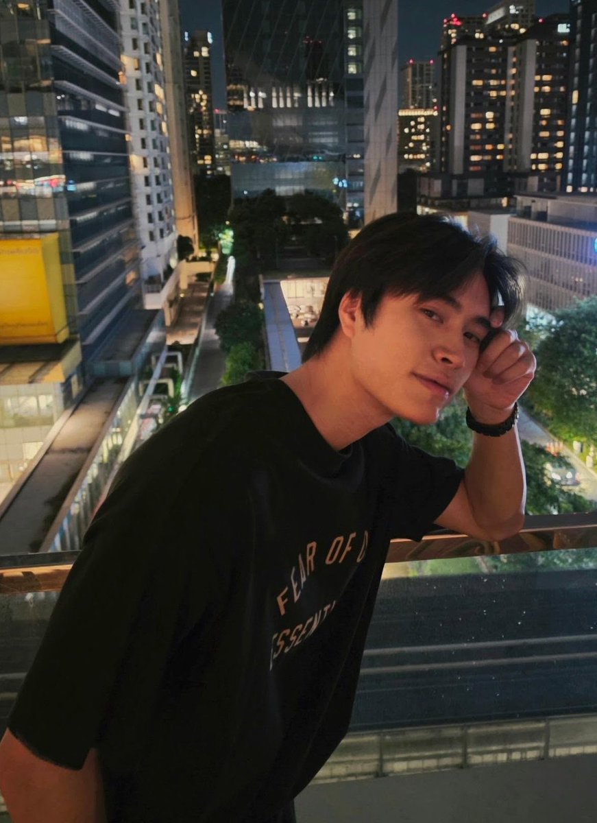 gemnuna's tweet photo. he is such a boyfriend material 😭🤲🏻🤍 https://t.co/rMx296kClK