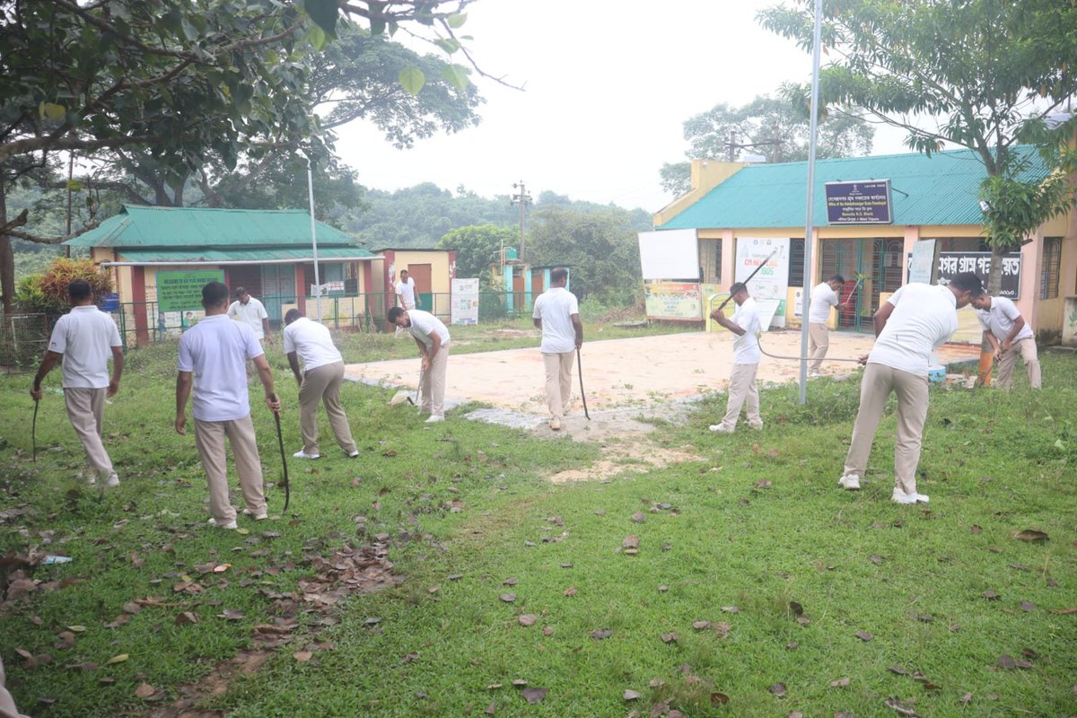 crpfindia's tweet photo. Cleanliness is a shared responsibility, and every hand counts!

​Personnel across @crpfindia are actively driving the #SwachhtaHiSewa 2026 campaign through dedicated Shramdaan.
​A glimpse of cleanliness drives led by the enthusiastic personnel of 10 Bn (Assam) & GC Agartala (Tripura).

#NationFirst
#Vandematram150 
#MissionNaxalMuktBharat2026
#SHS2026
#SwachhtaHiSewa2026
@SwachhBharatGov
@SwachhBharat
@MoHUA_India
@MoJSDDWS
@gpsinghips
@crpf_j
@CentralZoneCrpf
@northeast_zone
@southzone_hyd