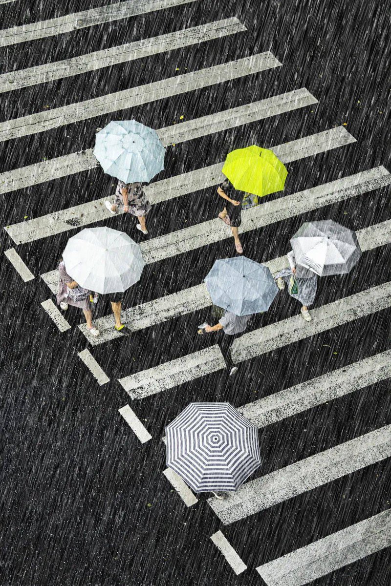 RangerBuff7fji's tweet photo. A stranger held the door for me in the pouring rain, smiled and said "hope your day gets better". Small but warm surprise that made my whole gray afternoon. https://t.co/mGxT1Z0hiJ
