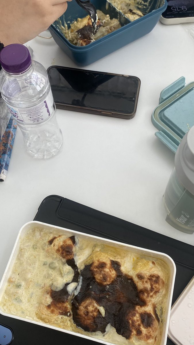 a2uh2's tweet photo. عشوائيات الخميس 🥰.
اليوم البريك على حسي مو أمونتي🤣.
طبعا من تحضيري وهم يبون كرات البطاطس 😭.
دخلنا حرب التسليمات 🫠💔💔💔. https://t.co/hbFi0szdV6