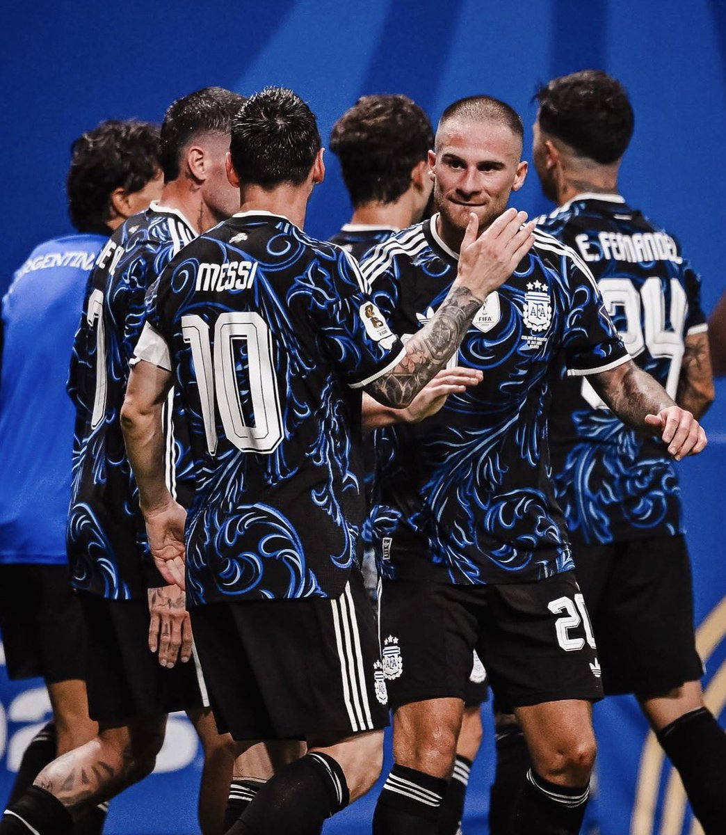 AlbicelesteTalk's tweet photo. 🚨🩵 Alexis Mac Allister: "The only thing we know is that Messi arrives on Sunday or Monday. We’re looking forward to seeing him. Hopefully we can have a barbecue together too, so we can enjoy these final moments with the greatest player in history.

"From our side, there will always be gratitude. He gave us everything, both as a person and as a player. He was the one who made the difference and helped us win.

"There will surely be tears.”