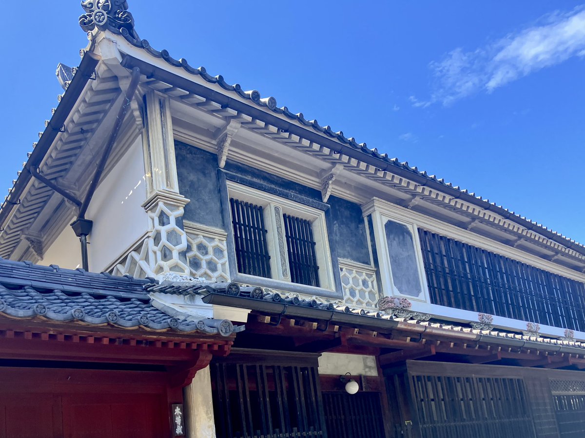 kanchiku's tweet photo. 内子の旭館。可愛い建築。内子の古い街並み、とてもよかった。観光客だらけでないことに癒された。ごはんもおいしかった。 https://t.co/bGVk6sahzF