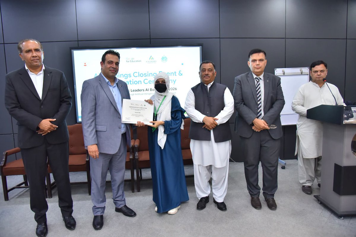 TechValleyPak's tweet photo. Tech Valley hosted a certificate ceremony at TMR Wing, SGA&CD, Government of Sindh, celebrating 121 public sector officers who completed Generative AI Bootcamps focused on practical AI skills and digital transformation.
#TechValley #AIBootcamp #SindhGovernment https://t.co/q69L5UFtOH