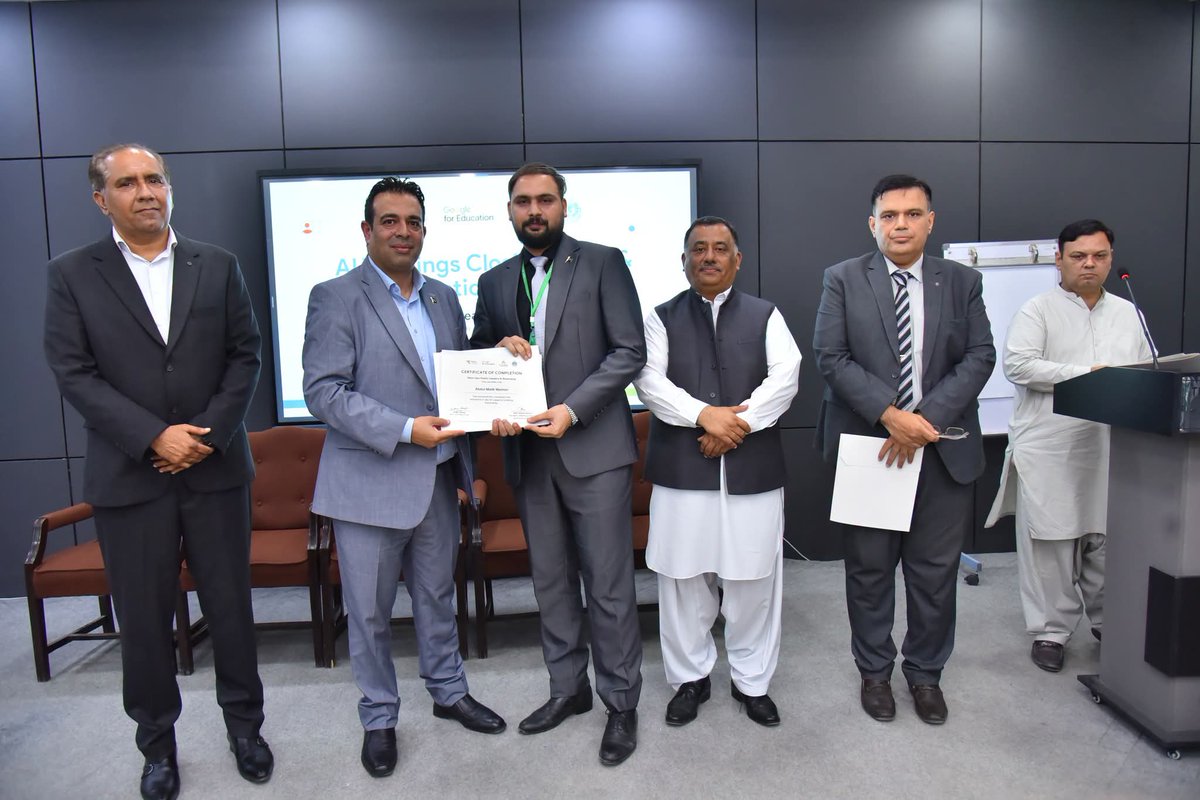 TechValleyPak's tweet photo. Tech Valley hosted a certificate ceremony at TMR Wing, SGA&CD, Government of Sindh, celebrating 121 public sector officers who completed Generative AI Bootcamps focused on practical AI skills and digital transformation.
#TechValley #AIBootcamp #SindhGovernment https://t.co/q69L5UFtOH