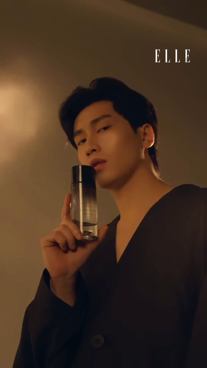 July_youyou's tweet photo. 🖤Every frame is beautiful😍

#BibleWichapas 
#ELLEThailand 
#ELLEBeautyThailand 
#isseymiyakeparfumsTH
#leseldisseyparfum https://t.co/hcmtz4sp1w