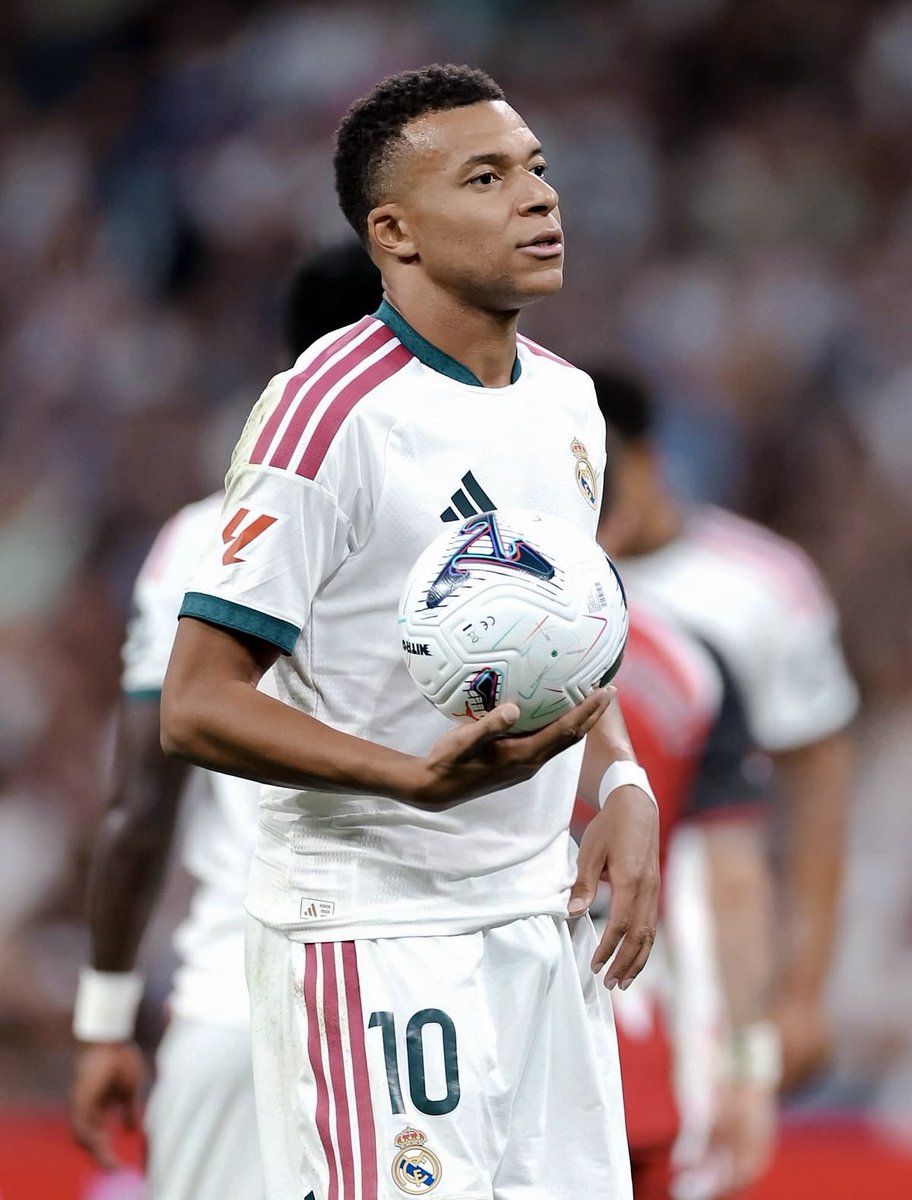 theMadridZone's tweet photo. 🚨 NEW: Jose Mourinho and Real Madrid APPROVED of Kylian Mbappé’s trip to Paris. 

Mbappé and the staff have an agreed treatment plan. @jfelixdiaz https://t.co/yfv9Wn9NZt