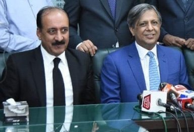 kaikausMir's tweet photo. گماں ٹوٹ گئے غالب کے،کہ یار ہیں نسلی،
جب ایک ہی صف میں کھڑے دیکھے نقلی و اصلی،!! https://t.co/ja3D7FjAfp