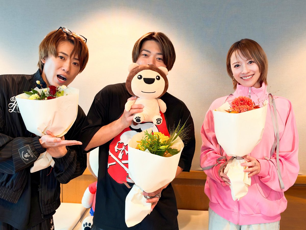 sakura1109m's tweet photo. さみしい！かなしい！😭😭😭
MBSラジオ『増田貴久のスーパーオモシロラジオ』
本当の本気の最終回でした。

名前とかたちを変えながら、増田御大は15年、私は12年半。
ずっと続けてきた番組。
いろんな荒波を超えてきた番組ですが、
スーパーオモシロラジオになってからは愉快なスーパーオモシロアシスタントのみんながかわるがわる遊びに来てくれて、毎回雰囲気も違ってとてもフレッシュになって、このままこんな感じで増田さんがおじいちゃんになるまで続くのではないかとのほほんとしておりました。
突然の終了に増田御大もしょんぼり🥺
でもリスナーの皆様のおかげでいつでも電車の中で聴いたら笑いを堪えきれず大変なことになる番組に仕上がっていました。

私も個人的にリスナーの皆様にたくさんたくさん助けられて守っていただいて、感謝の思いでいっぱいです。
たくさんたくさん私を信じてくださいました。
本当にありがとうございました。

作家の今井さんはじめ、スタッフの皆様もほとんど変わらずずっとやってきた番組なので会えなくなるのが不思議でなりません。
でもきっとまたご一緒できると確信しています！！
またいつか、リスナーの皆様と一緒に素敵な居場所を作りたいです。
がんばります！！

そしてそして
最終回にふぉ〜ゆ〜さんのメジャーデビュー曲解禁が間に合って本当によかったー！！
寂しいけれど持ってる番組でした🥹
おめでとうございます！👏🏻🌈

そしてそしてそして
ジュニアのお2人！岡橋くんと惟良くん！
番組に入った時は16歳！今は17歳！
大先輩との番組に本当に緊張しながらもどんどん打ち解けて！
それぞれの個性をしっかり出してお喋りしてくれて私はとても嬉しかったです🥹
本当に性格の良きお2人なので、このまま真っ直ぐに大きく活躍してくれると確信しています！！
間違いない！！！！！
ずっとずっと応援してるよーーー！！！