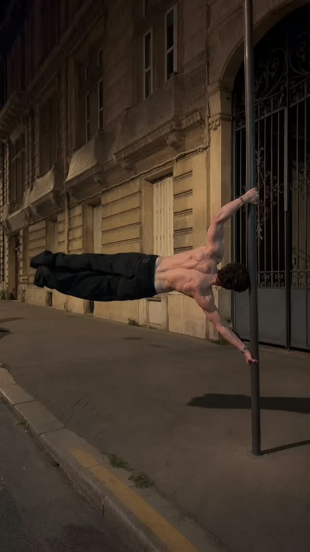 1catcat123's tweet photo. Paris twinks, calisthenics, workout https://t.co/OS5RUeP0mI