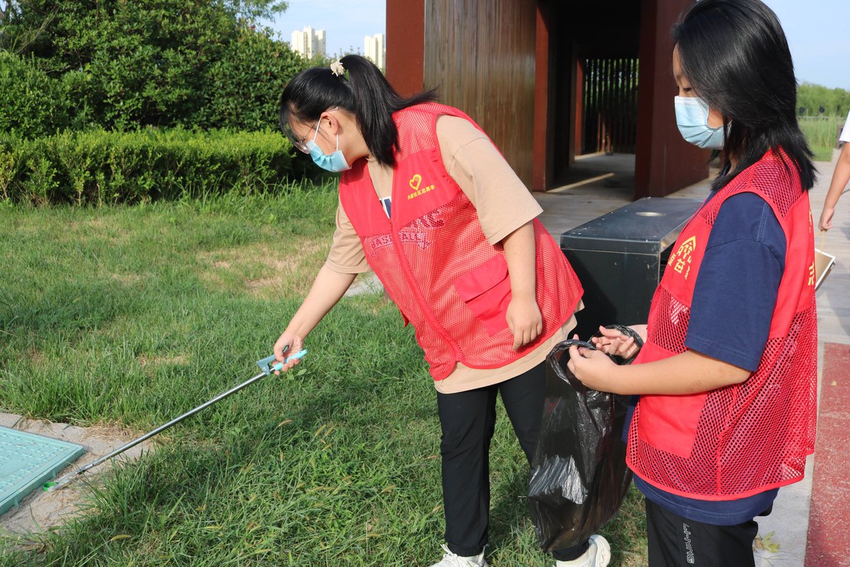 WaveFalconouxj's tweet photo. [Community clean-up this Sat 9am at Green Park! Bring gloves u0026 water, leave our space better ]， https://t.co/FdoVXzQFU8