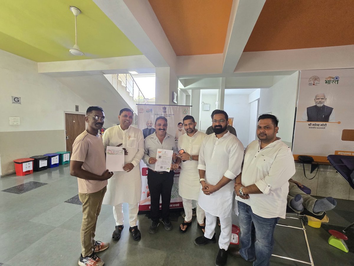 mahesh_agaria's tweet photo. सेवा संकल्प अभियान 2026 के अंतर्गत भिमपोर स्कूल एवं अंबावाड़ी स्कूल में रक्तदान शिविर आयोजित किया गया। 🩸

दोनों विद्यालयों में मिलाकर 157 यूनिट रक्तदान हुआ। रक्तदाताओं के इस सेवाभावी योगदान से जरूरतमंदों के जीवन बचाने की दिशा में महत्वपूर्ण पहल हुई। 🙏
@NitinNabin @blsanthosh https://t.co/qkQY39JHOp