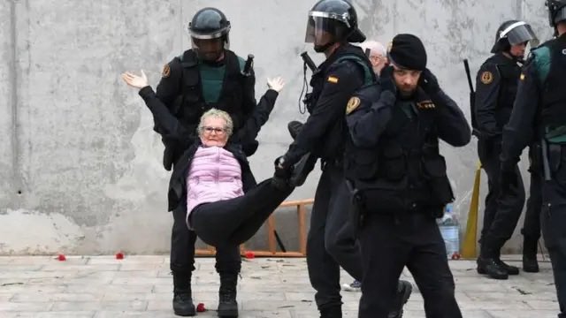 ivanc_07's tweet photo. Ni oblit ni perdó.

Spain is a fascist state.

#1O2017 https://t.co/vnl0YxaVIf