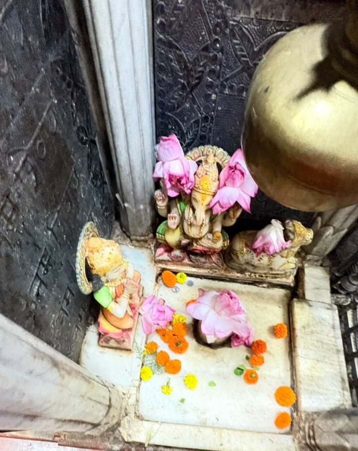 rajakatrabalaji's tweet photo. सिद्धपीठ राजाकटरा, कोलकाता वाले श्री श्री पंचमुखी हनुमान जी का संध्या श्रृंगार एवं दिव्य दर्शन।
दिनांक 01 अक्टूबर 2026, दिन - गुरुवार।

बाबा आपकी सभी मनोकामनाएं पूर्ण करें। https://t.co/74m4Hv2bMM