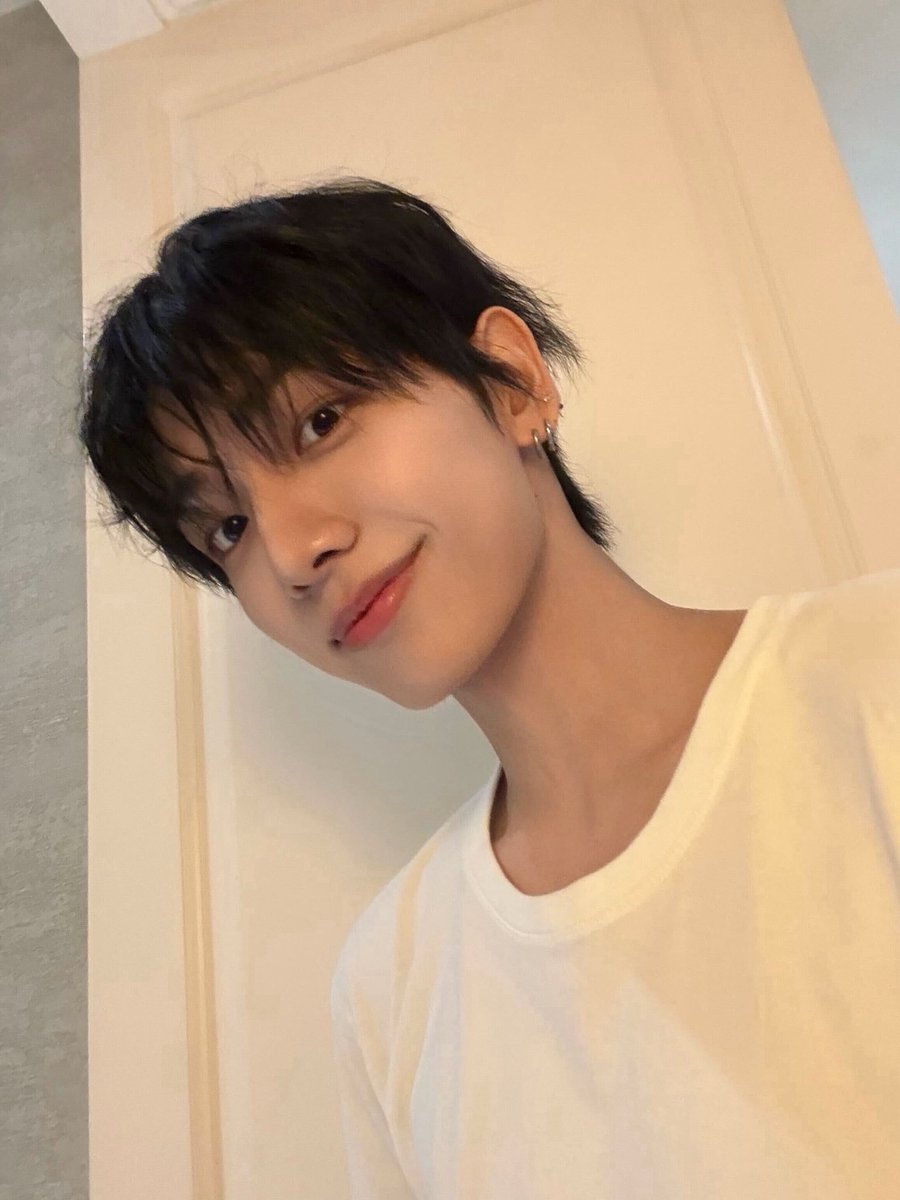 myeongiwa's tweet photo. jaehyun's new selca again!! we've already gotten 4 selcas today 😆🤍 https://t.co/dsuJPkEyZ3