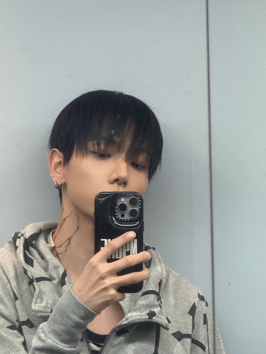 myeongiwa's tweet photo. jaehyun's new selca again!! we've already gotten 4 selcas today 😆🤍 https://t.co/dsuJPkEyZ3