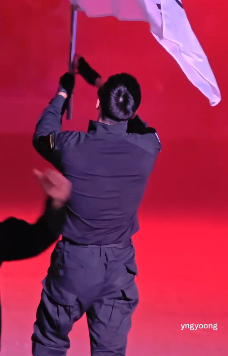 Maebelline1210's tweet photo. And he is the chosen one to be flag bearer for the opening ceremony please I'm so proud of him 😭😭

https://t.co/544b8s7Xio https://t.co/3FXeiFxshD