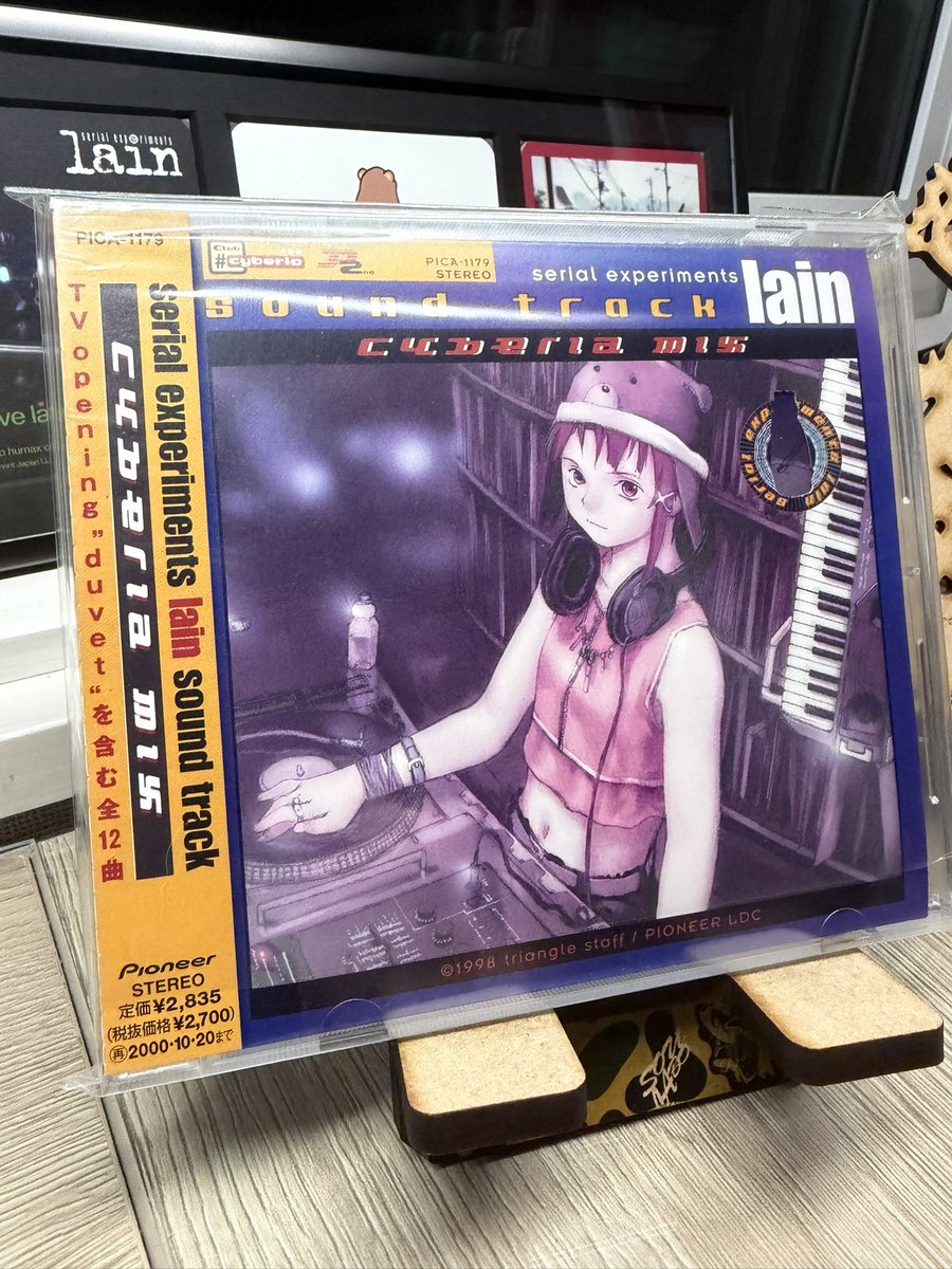 Qiu8Momo's tweet photo. サイベリアミックス。発売日にジャスコの CDショップで購入。アニメサントラの棚の「し」の列を探す。店によっては「れ」の列にあるから注意が必要だ。私が買った後、2枚目が入荷。行く度に、まだ売れてない、と見守っていた。私がこの街を離れるまで2年ほど見守った。
曲の方は、やはりs,peEd https://t.co/BkJqKpZgrY
