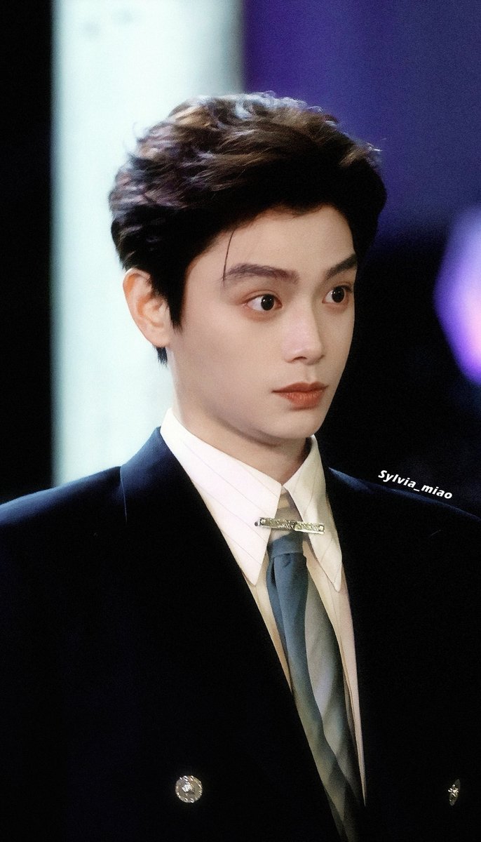 yuxiross's tweet photo. pookie 🤏😘 // lethal face 😍❤️‍🔥

#丁禹兮
#DingYuxi
#EndlessSummers https://t.co/UNZs4QFIdM