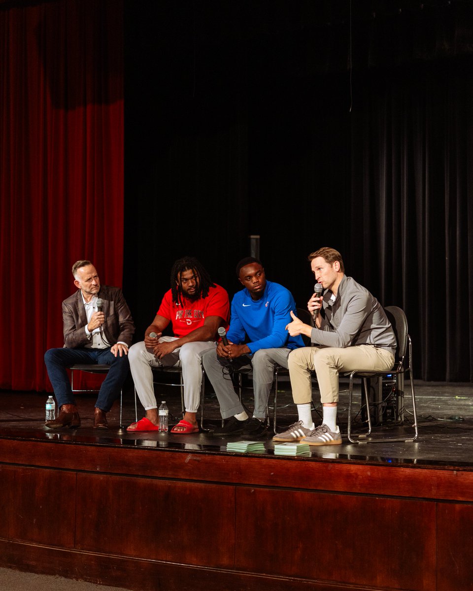 RunPerunaRun's tweet photo. Thankful for SMU's @BrandonBooker31 and @akaSweet13 returning to @FootballDesoto with best-selling author Doyle Glass and @champsforlit to share the power of reading with student-athletes! 

https://t.co/ghWJCAT2zp https://t.co/MNoAZWpvK0