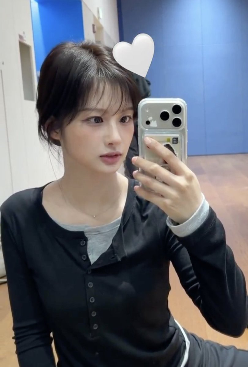 _zip2026's tweet photo. 📁zip님이 드리는 ABLY 전상품 5% 쿠폰 
- 쿠폰 바로 등록 : https://t.co/yG9s1S9059  

📁엔믹스 설윤 가성비 손민수.zip 
- 2만원대 레이어드 티셔츠 🐰

🔗[블랙업] 유리애 레이어드 헨리넥 긴팔티
https://t.co/xxJmVc7Rsl
https://t.co/3H63f3gTLa

#SULLYOON #NMIXX https://t.co/48NqVT06Lh