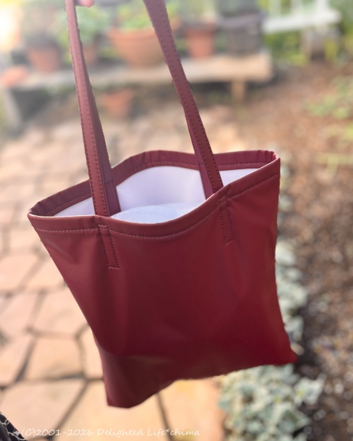 chima_renren's tweet photo. 週2の筋トレ、6年目に突入！
Sobagni（ソバニ）のスッキリトートにシューズとドリンク、タオル、スマホにお財布の5点セット入れてます👜
 - レンレンのひとりごと… https://t.co/0qGX6hXtgZ #ソバニ #スッキリトート #軽量バッグ #筋トレ @sobagni_leather https://t.co/E3ltG8tbMq