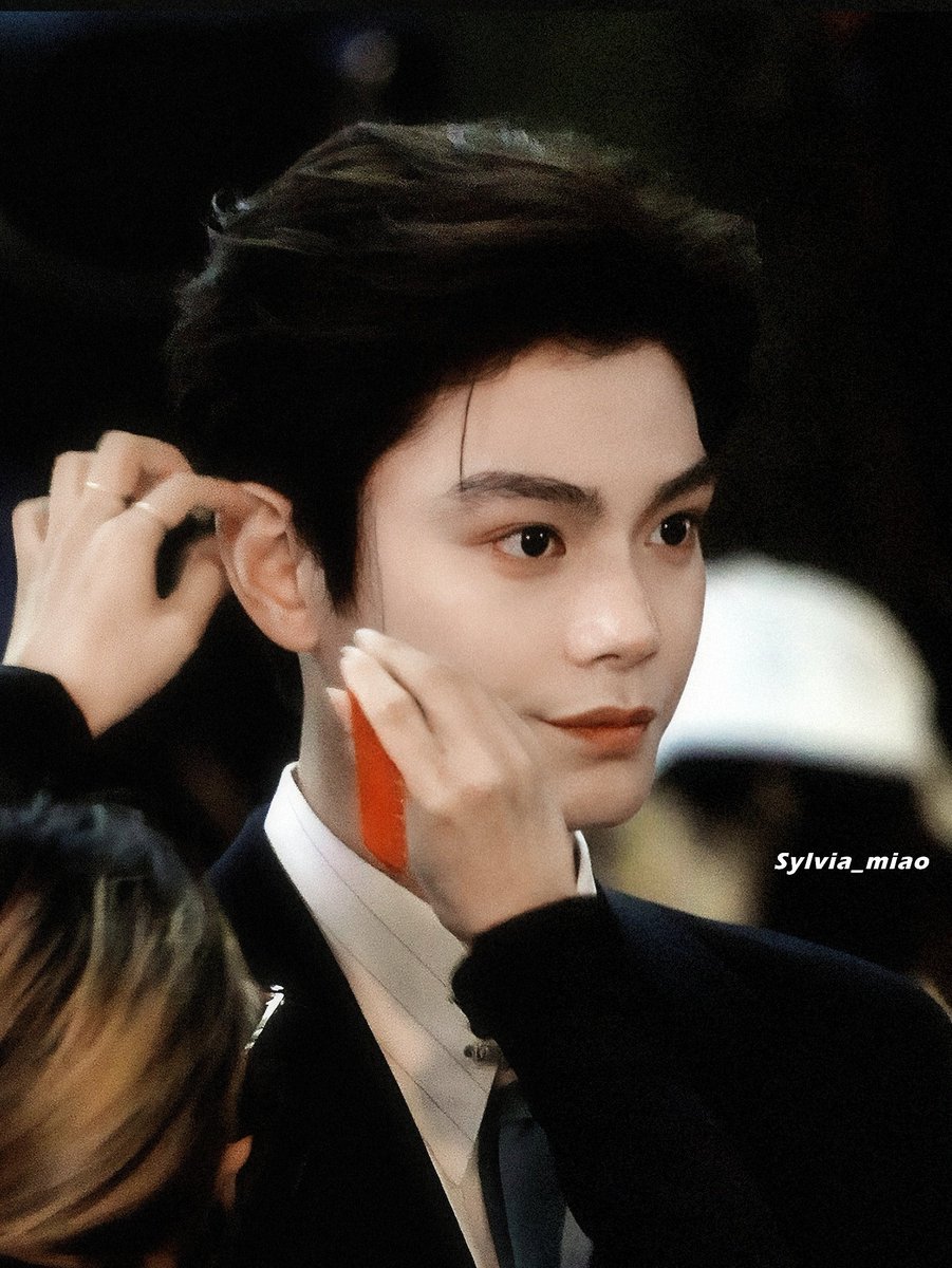 yuxiross's tweet photo. pookie 🤏😘 // lethal face 😍❤️‍🔥

#丁禹兮
#DingYuxi
#EndlessSummers https://t.co/UNZs4QFIdM