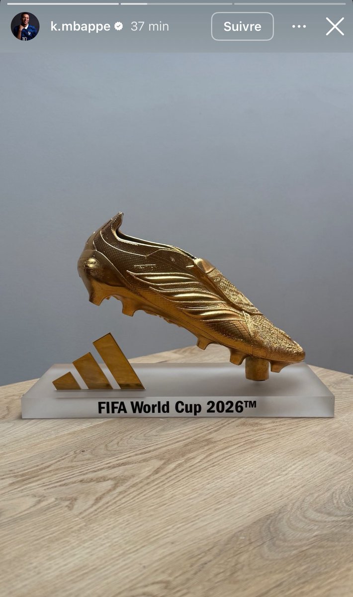 ActuFoot_'s tweet photo. « MEILLEUR BUTEUR DU MONDIAL 2026 » ⚽️

« 3e MEILLEUR JOUEUR DU MONDIAL 2026 » 🥉

Petit flex de Kylian MBAPPÉ 🇫🇷 en story avec les trophées reçus cet été. 😁

📲 IG https://t.co/QjkvdYl0oO