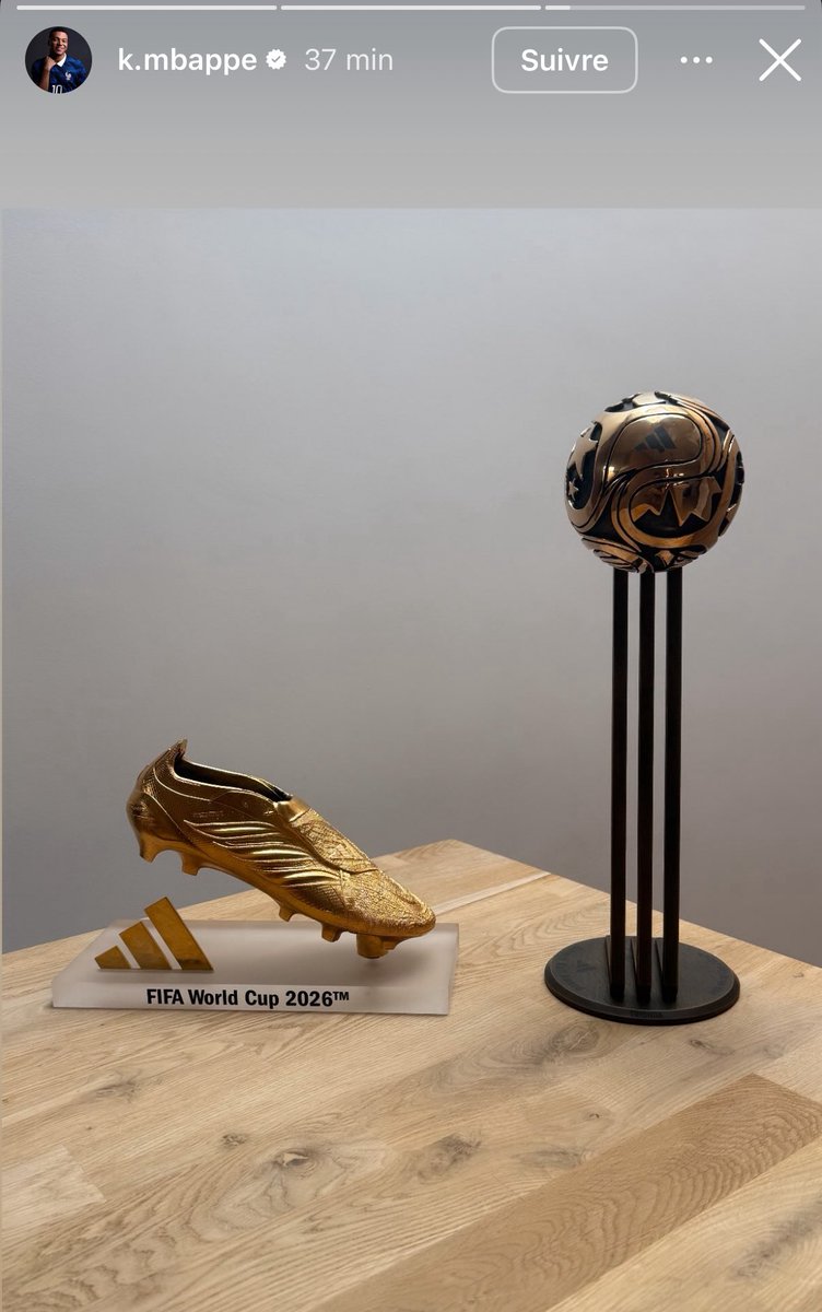 ActuFoot_'s tweet photo. « MEILLEUR BUTEUR DU MONDIAL 2026 » ⚽️

« 3e MEILLEUR JOUEUR DU MONDIAL 2026 » 🥉

Petit flex de Kylian MBAPPÉ 🇫🇷 en story avec les trophées reçus cet été. 😁

📲 IG https://t.co/QjkvdYl0oO