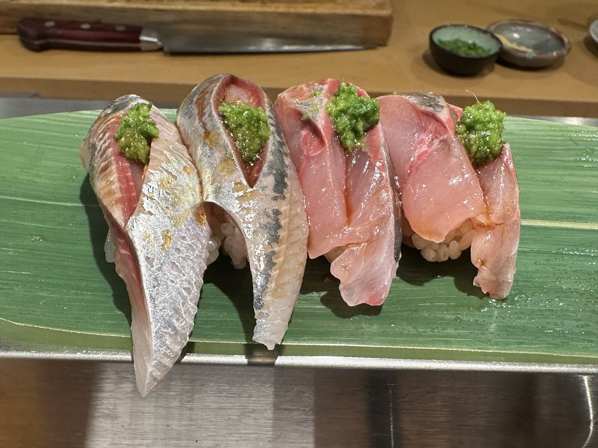 tonsoku0524's tweet photo. かど平　鰯と鯵　美味！

#新橋
#かど平
#寿司 https://t.co/zOlKQ3AE5w