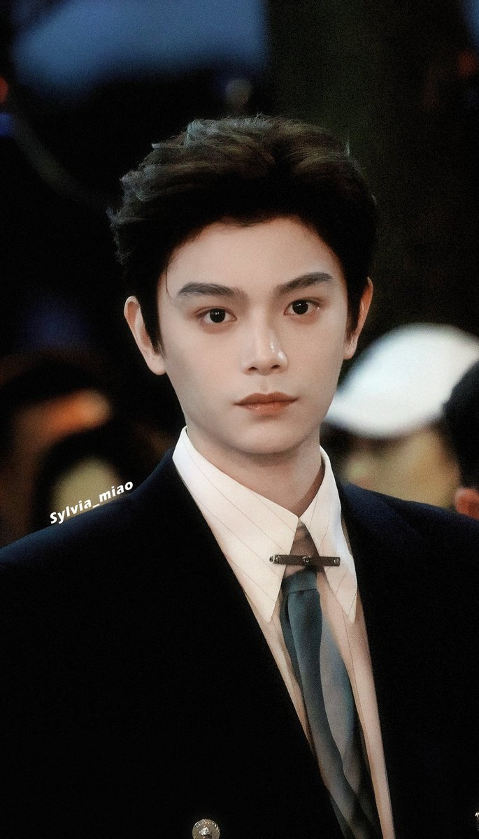 yuxiross's tweet photo. pookie 🤏😘 // lethal face 😍❤️‍🔥

#丁禹兮
#DingYuxi
#EndlessSummers https://t.co/UNZs4QFIdM
