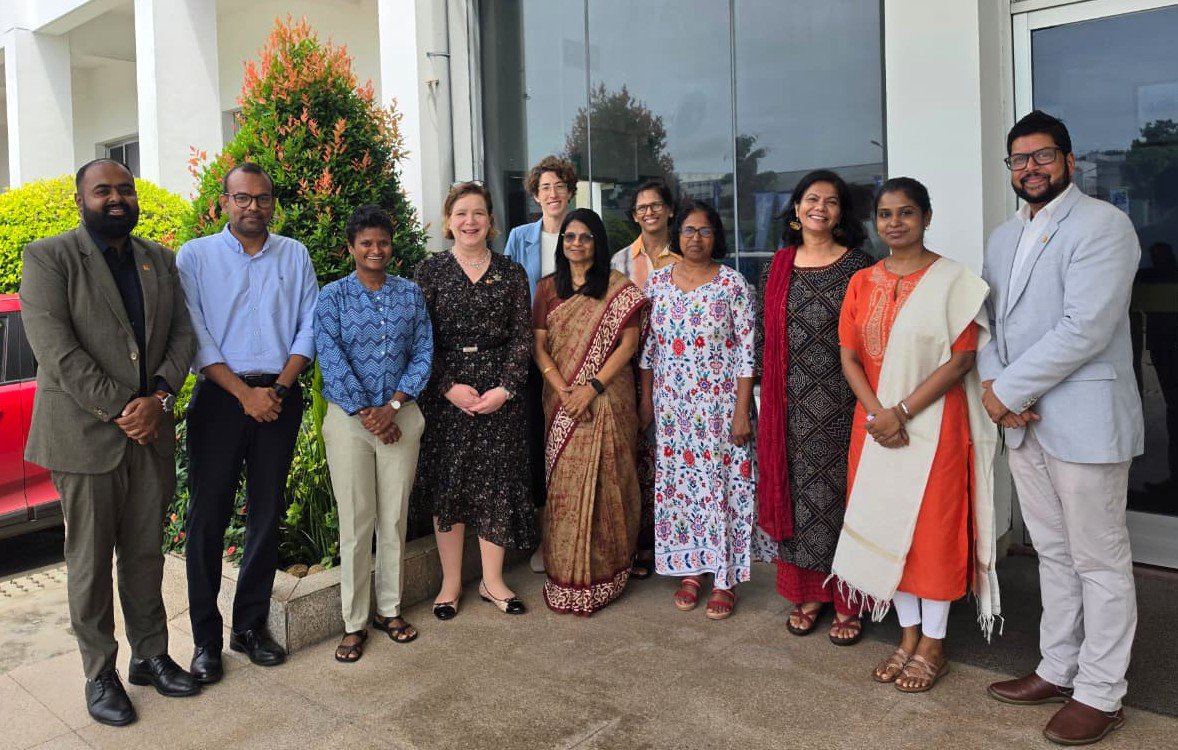 CanHCSriLanka's tweet photo. High Commissioner @IsaboMartin was very pleased to meet the recently established National Commission on Women. 

Read more here 👉🏽https://t.co/JVBE9tHcBR https://t.co/HiErcgwCKe