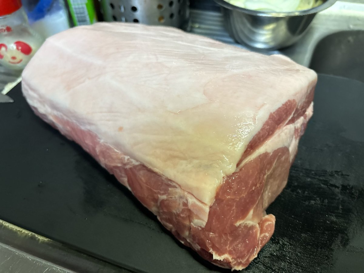 sawapro00's tweet photo. 肉塊を一部試食。 https://t.co/EkmWthHp3w