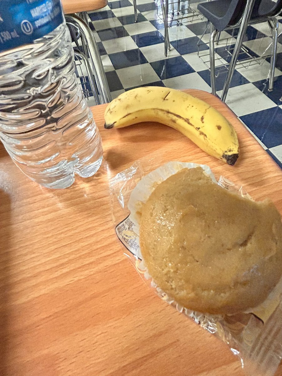 1D0GCHOW1's tweet photo. guys im banana maxxing https://t.co/m3LHb1vbkf