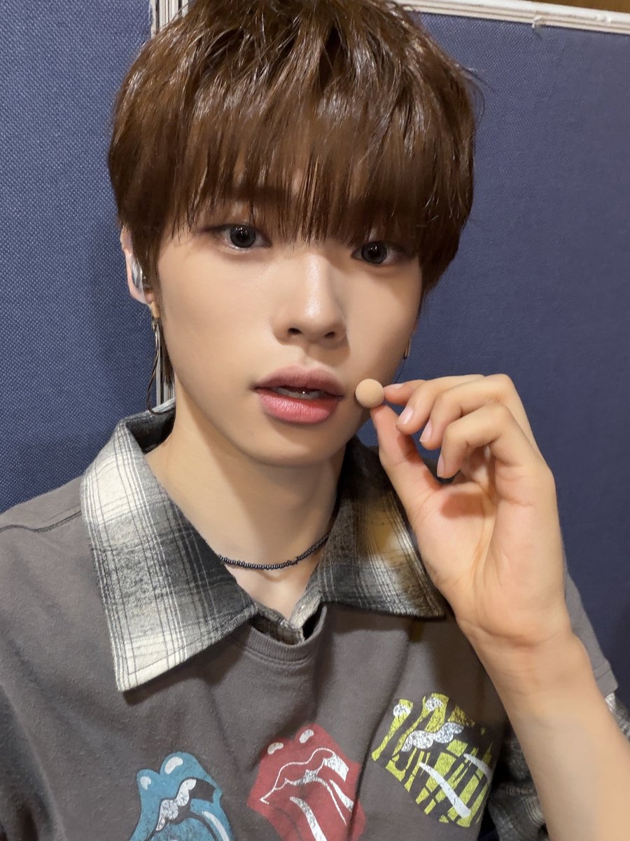 TIOT_NOW's tweet photo. [#예찬] 
로티~~ TIOT가 돌아왔다!! 
다섯시간의 조각들과 함께 엠카에서 첫방 완료!
소리 많이 질러줘서 고마워요💕💕 이제 시작이니까 
함께 가보자!!!🔥

#TIOT #티아이오티
#다섯시간의조각들 
#FiveHoursInPieces
#신예찬 #SHINYECHAN https://t.co/C74lPPRT9X