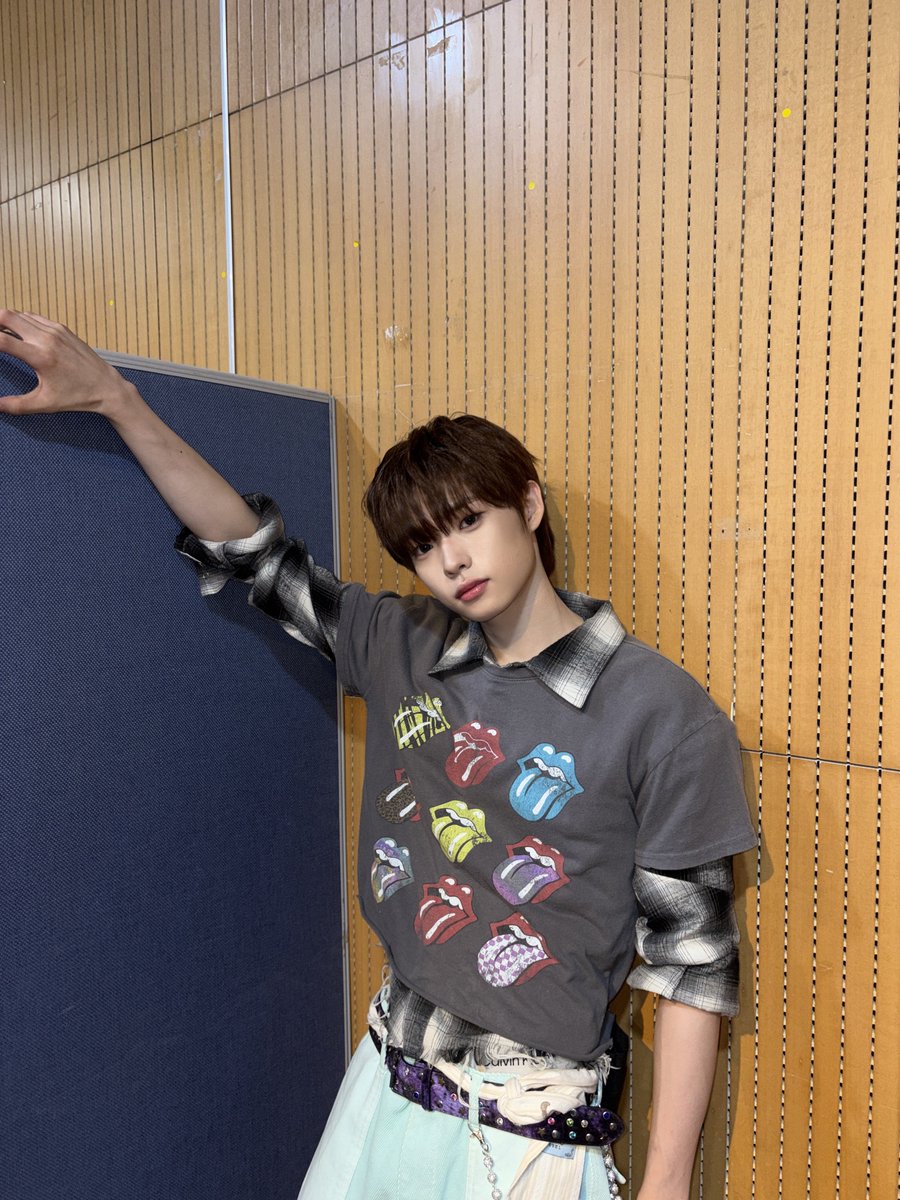 TIOT_NOW's tweet photo. [#예찬] 
로티~~ TIOT가 돌아왔다!! 
다섯시간의 조각들과 함께 엠카에서 첫방 완료!
소리 많이 질러줘서 고마워요💕💕 이제 시작이니까 
함께 가보자!!!🔥

#TIOT #티아이오티
#다섯시간의조각들 
#FiveHoursInPieces
#신예찬 #SHINYECHAN https://t.co/C74lPPRT9X