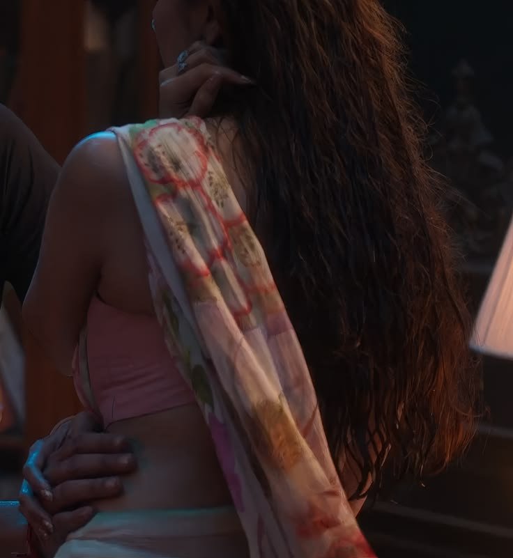 Darshinipyou's tweet photo. Want This oppertunity 👀🥵 too hard my hand🌡️ 

#malavikamohanan 😋 https://t.co/HimXpDZ6v6