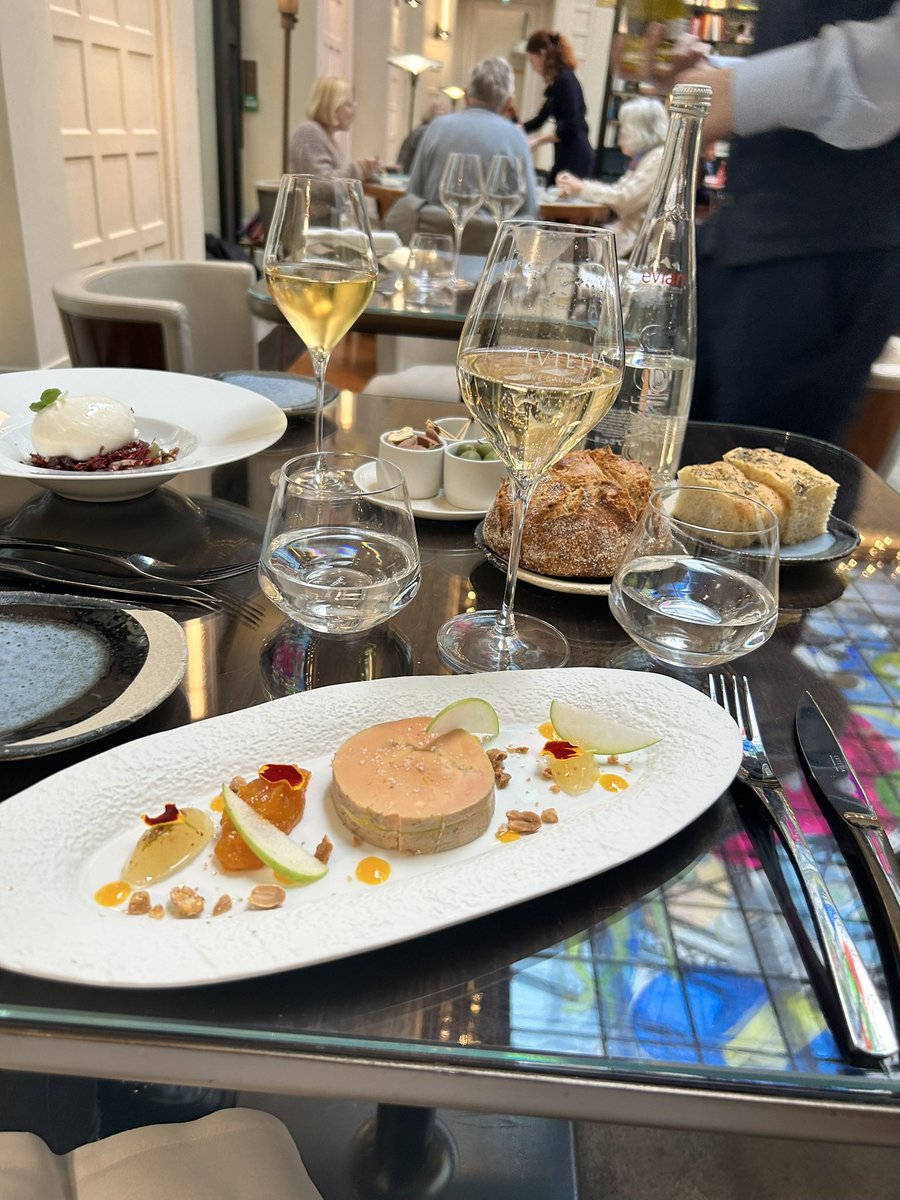 KeilaSinclair_'s tweet photo. Lunch at Le Lutetia, then a little something from Wolford… priorities. 🤍 https://t.co/X2JZLAt6Wc