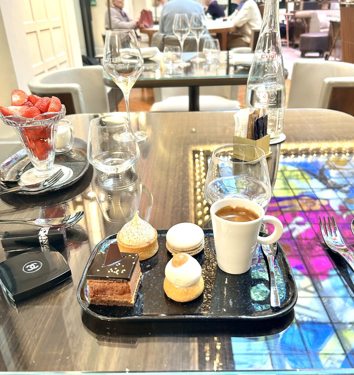 KeilaSinclair_'s tweet photo. Lunch at Le Lutetia, then a little something from Wolford… priorities. 🤍 https://t.co/X2JZLAt6Wc