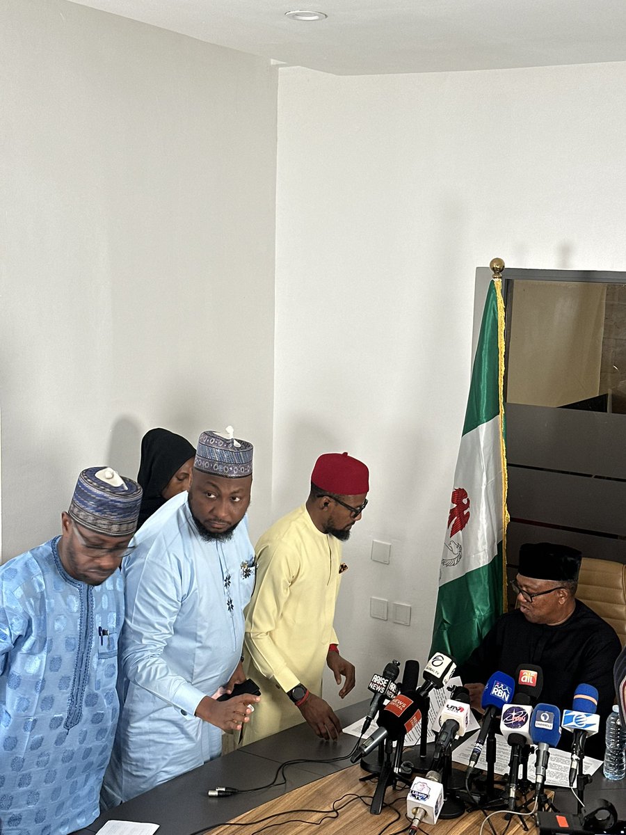 official_YmS's tweet photo. His Excellency, Mr. Peter Obi, the presidential candidate of the NDC, addressing the press as we celebrate Nigeria’s 66th Independence Anniversary.
🇳🇬 Happy Independence Day, Nigeria! May our nation continue to move forward. Nigeria will be OK. 🙏 https://t.co/lrG9t7MPAx