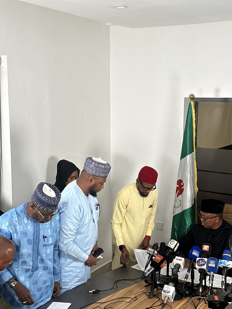 official_YmS's tweet photo. His Excellency, Mr. Peter Obi, the presidential candidate of the NDC, addressing the press as we celebrate Nigeria’s 66th Independence Anniversary.
🇳🇬 Happy Independence Day, Nigeria! May our nation continue to move forward. Nigeria will be OK. 🙏 https://t.co/lrG9t7MPAx