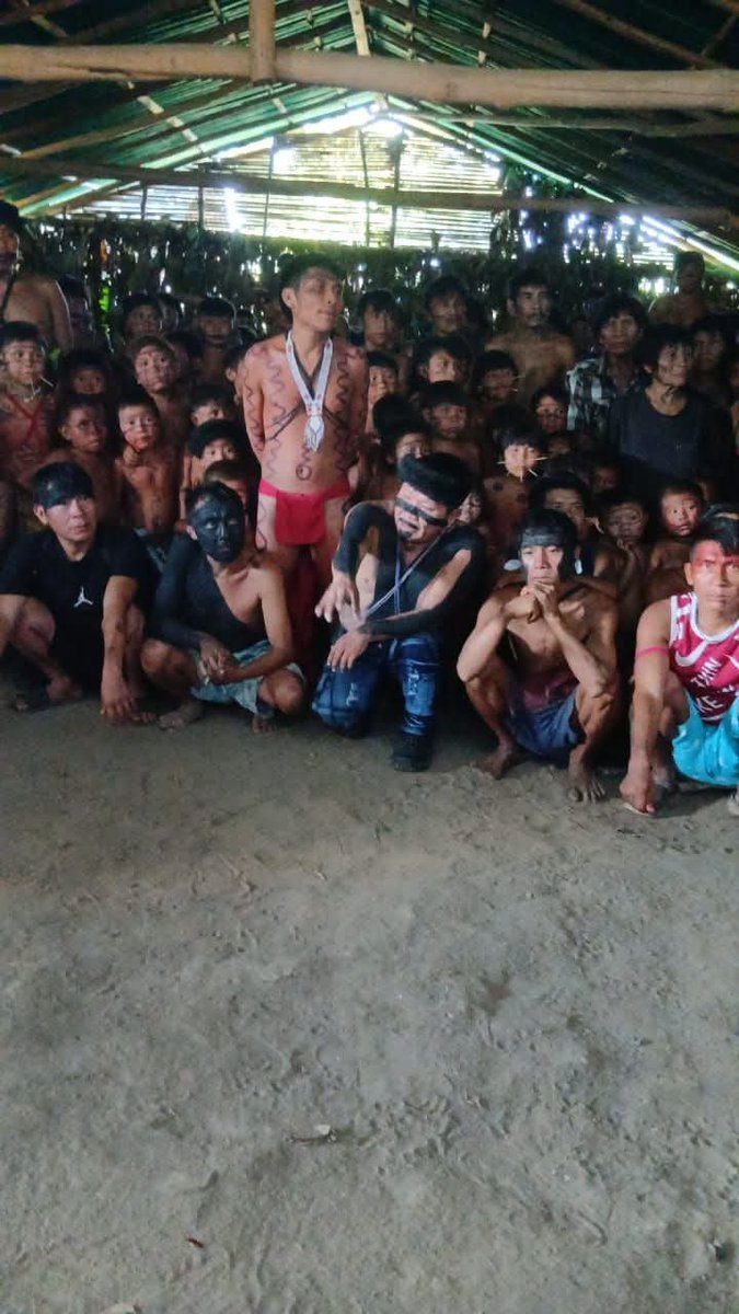 Fritz_A_Sanchez's tweet photo. #Atención  #Venezuela

Nuestros hermanos yanomami de Parima B y sectores vecinos del #AltoOrinoco  enfrenta una grave situación de falta de documentación venezolana, muchos carecen de Cédula de Identidad, vencida o extraviada 

La extrema lejanía y los altos costos del transporte dificultan el acceso al #SAIME y, con ello, a derechos y servicios fundamentales #Amazonas 

En tal sentido, solicitan una Jornada Especial de Cedulación Móvil en Parima B, para atender trámites de primera vez, renovación y duplicados.

La distancia no puede ser una barrera para el derecho a la identidad.

#Yanomami #PueblosIndígenas #DerechoALaIdentidad