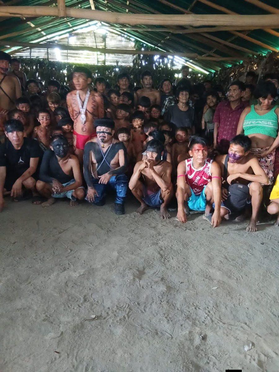 Fritz_A_Sanchez's tweet photo. #Atención  #Venezuela

Nuestros hermanos yanomami de Parima B y sectores vecinos del #AltoOrinoco  enfrenta una grave situación de falta de documentación venezolana, muchos carecen de Cédula de Identidad, vencida o extraviada 

La extrema lejanía y los altos costos del transporte dificultan el acceso al #SAIME y, con ello, a derechos y servicios fundamentales #Amazonas 

En tal sentido, solicitan una Jornada Especial de Cedulación Móvil en Parima B, para atender trámites de primera vez, renovación y duplicados.

La distancia no puede ser una barrera para el derecho a la identidad.

#Yanomami #PueblosIndígenas #DerechoALaIdentidad
