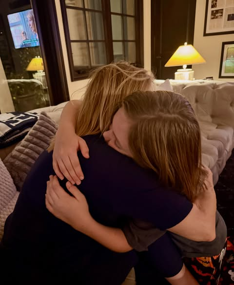slsheppard_1's tweet photo. Goodbyes are never easy…. #babysheppard #grandma https://t.co/HZpjgpEmKe