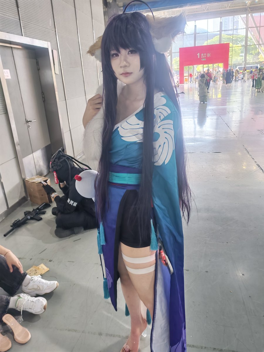 4b996b's tweet photo. so can everybody tell me ，who is the most sexy in these Chinese cosers. https://t.co/a0kVUz0LoN