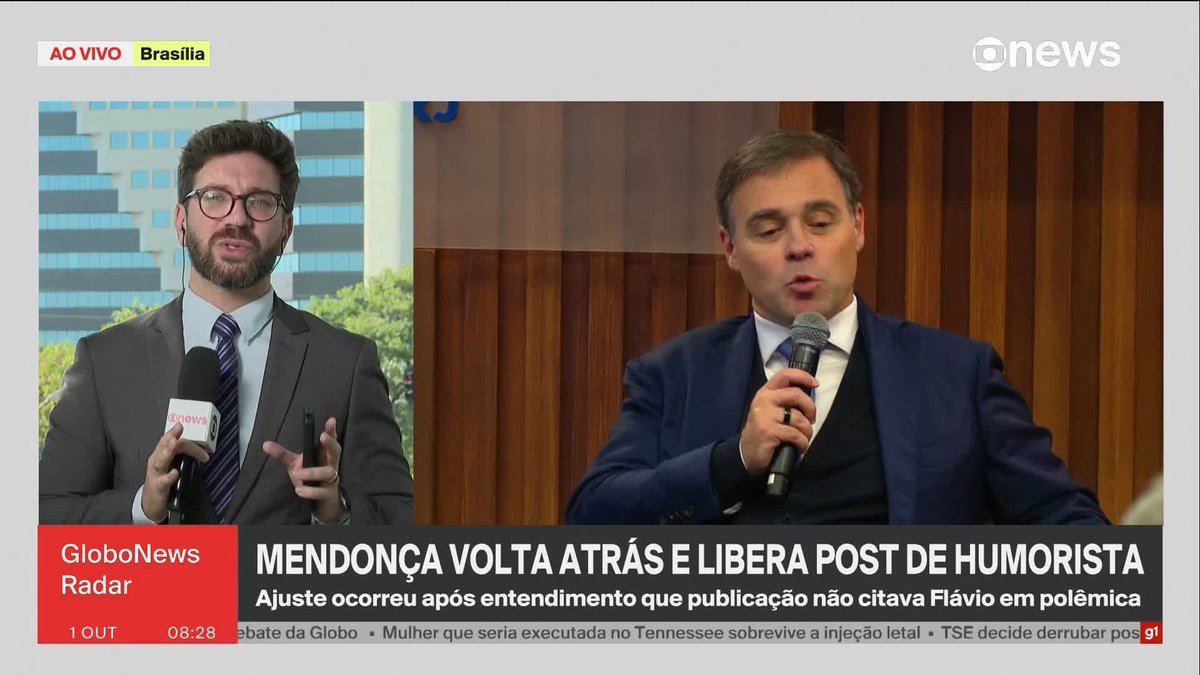 A split-screen GloboNews broadcast from Brasília shows a reporter on the left and a man speaking into a microphone on the right, with the headline "MENDONÇA VOLTA ATRÁS E LIBERA POST DE HUMORISTA" indicating a reversal on a comedian's post, tying to the caption's news that TSE ministers unanimously ruled 7x0 to reinstate Antonio Tabet's post about Our Lady.