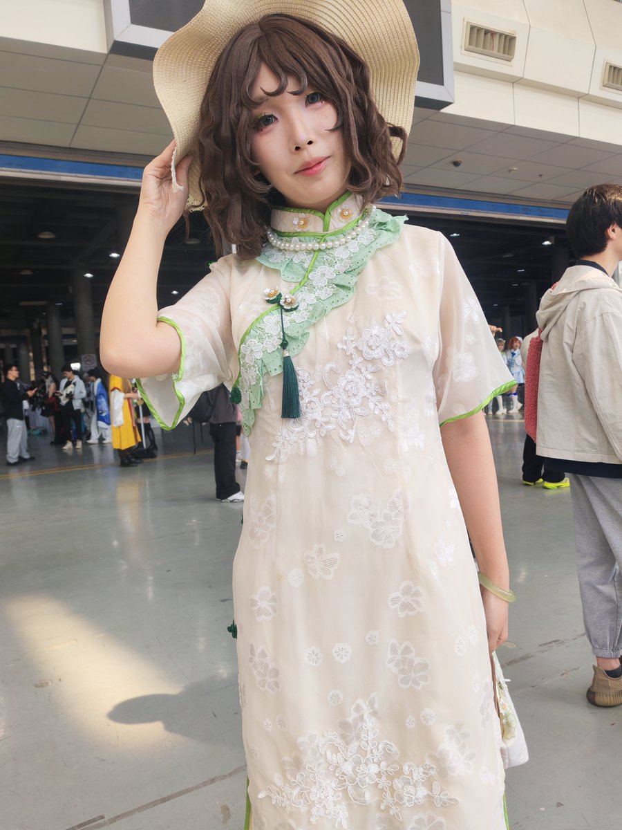 4b996b's tweet photo. so can everybody tell me ，who is the most sexy in these Chinese cosers. https://t.co/a0kVUz0LoN