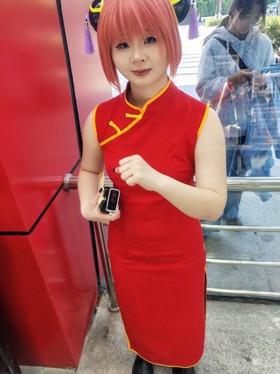 4b996b's tweet photo. so can everybody tell me ，who is the most sexy in these Chinese cosers. https://t.co/a0kVUz0LoN