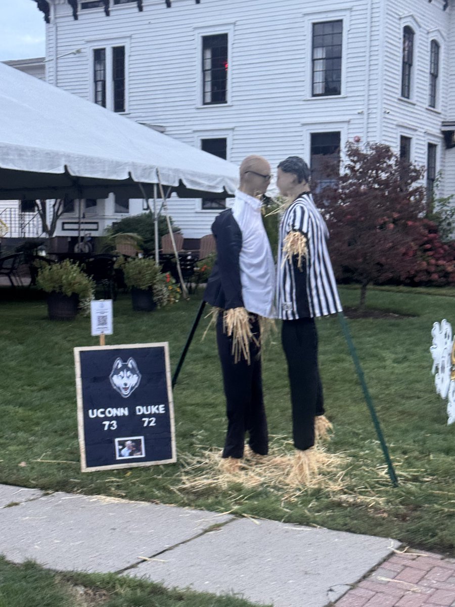 CTMike78's tweet photo. UConn Nation: the bar this Halloween has been set in Old Wethersfield. @UConnHuskies https://t.co/kLCSnwMmB9