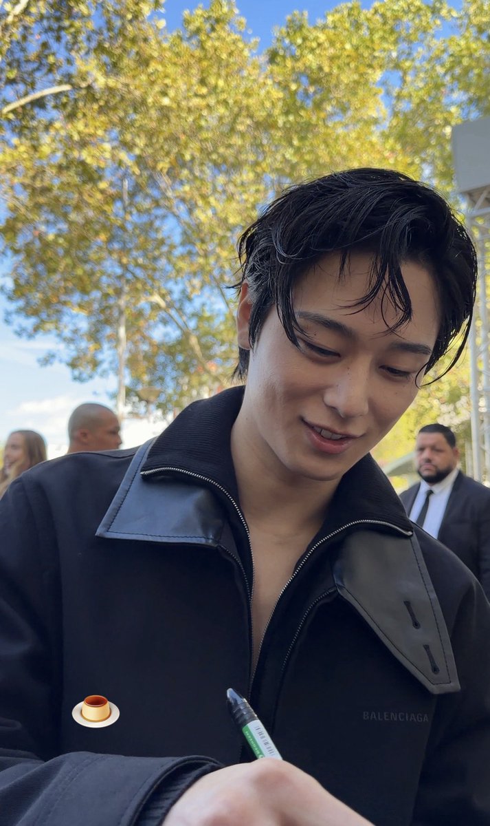 with_juyeoni's tweet photo. 햇살아래주연이
JUYEON FOR BALENCIAGA PFW
#JUYEONxBalenciaga #JUYEON #주연 https://t.co/hYfElmZ25w