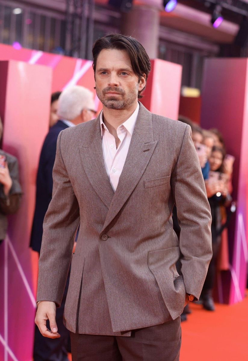 delicate__14's tweet photo. One of his best looks ever that suit was lethal https://t.co/y3Z71HM0NT